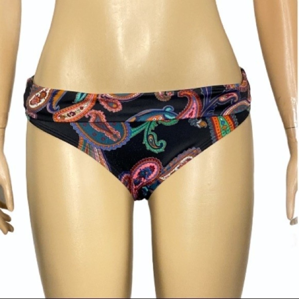 Victoria’s Secret bikini bottom black paisley